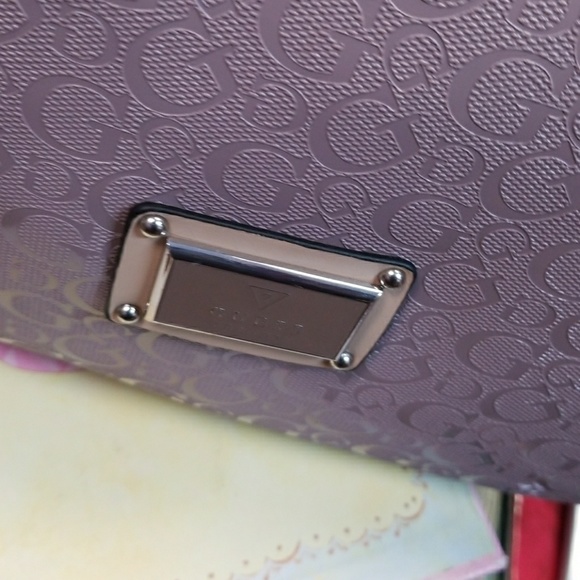 Beautiful Guess Satchel - Picture 3 of 4